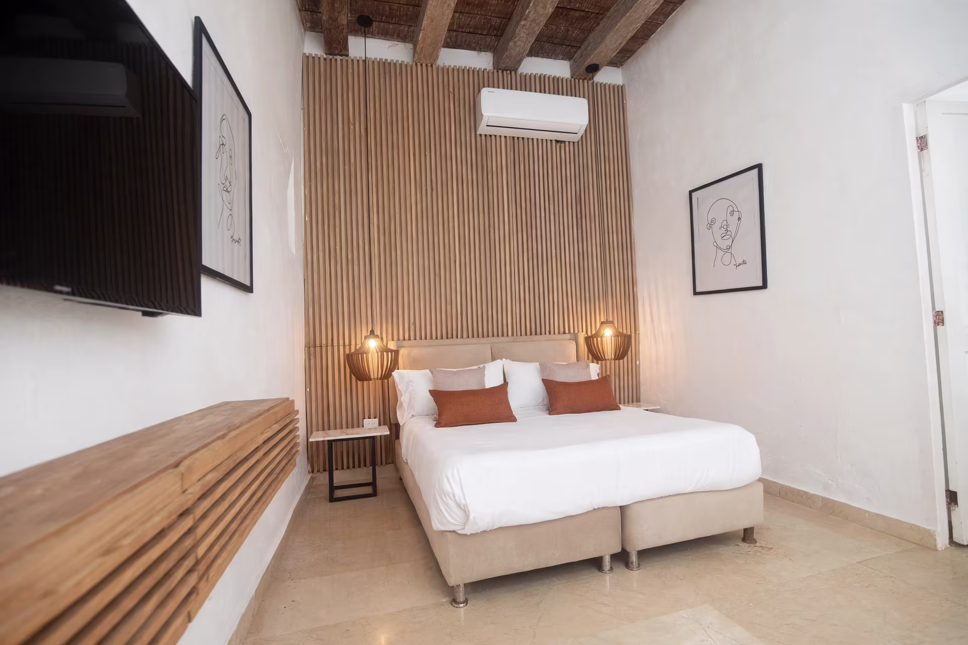 Central Bedroom in Casa Escallon Pool & Jacuzzi photo 3